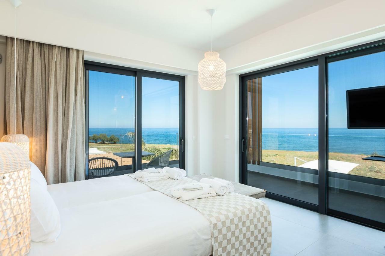 Wave Villa, Beach Front Retreat, By Thinkvilla Pánormos 外观 照片