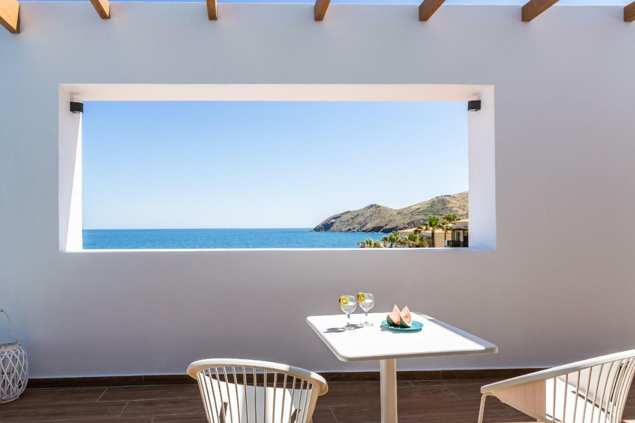 Wave Villa, Beach Front Retreat, By Thinkvilla Pánormos 外观 照片