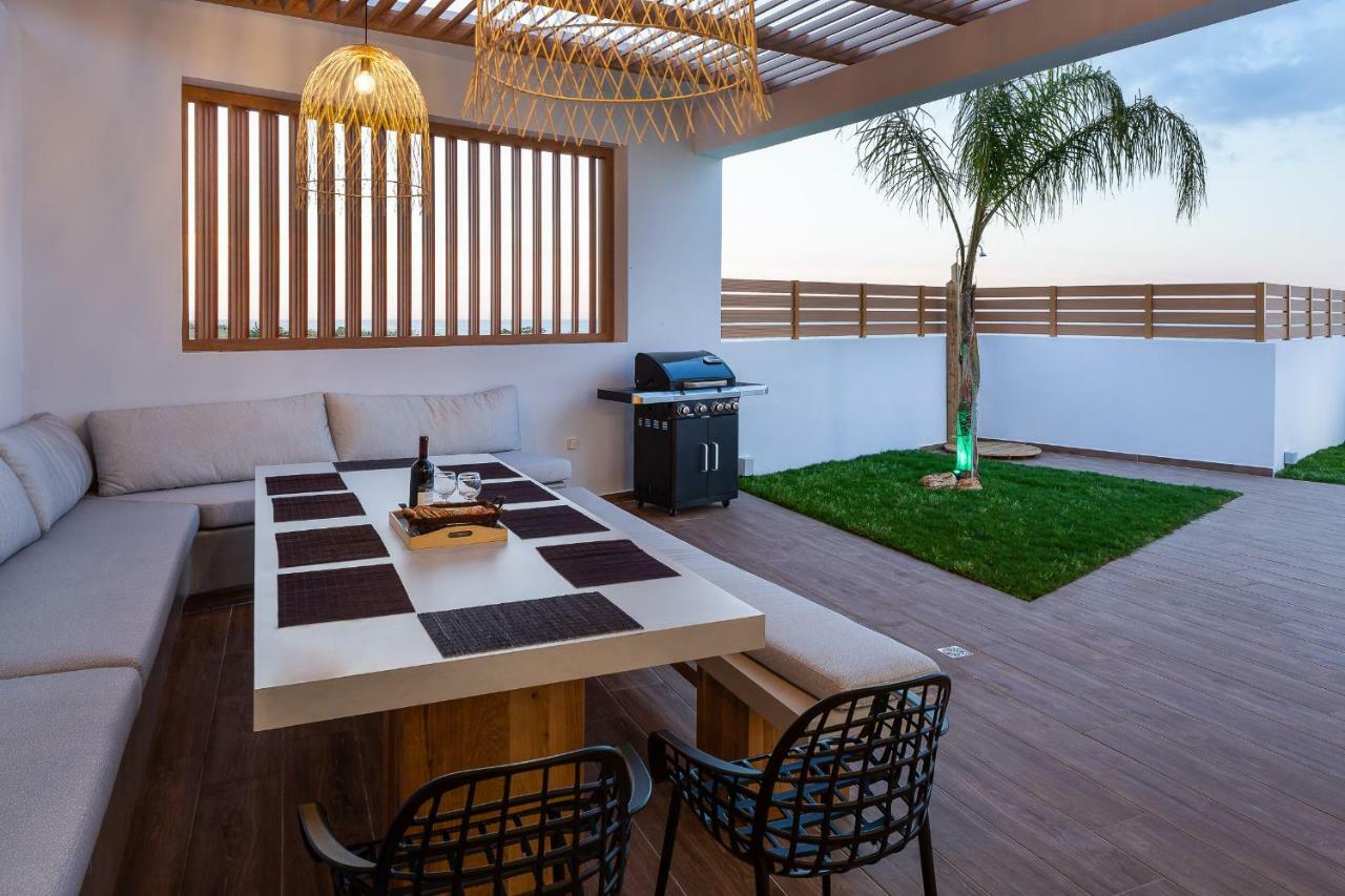 Wave Villa, Beach Front Retreat, By Thinkvilla Pánormos 外观 照片