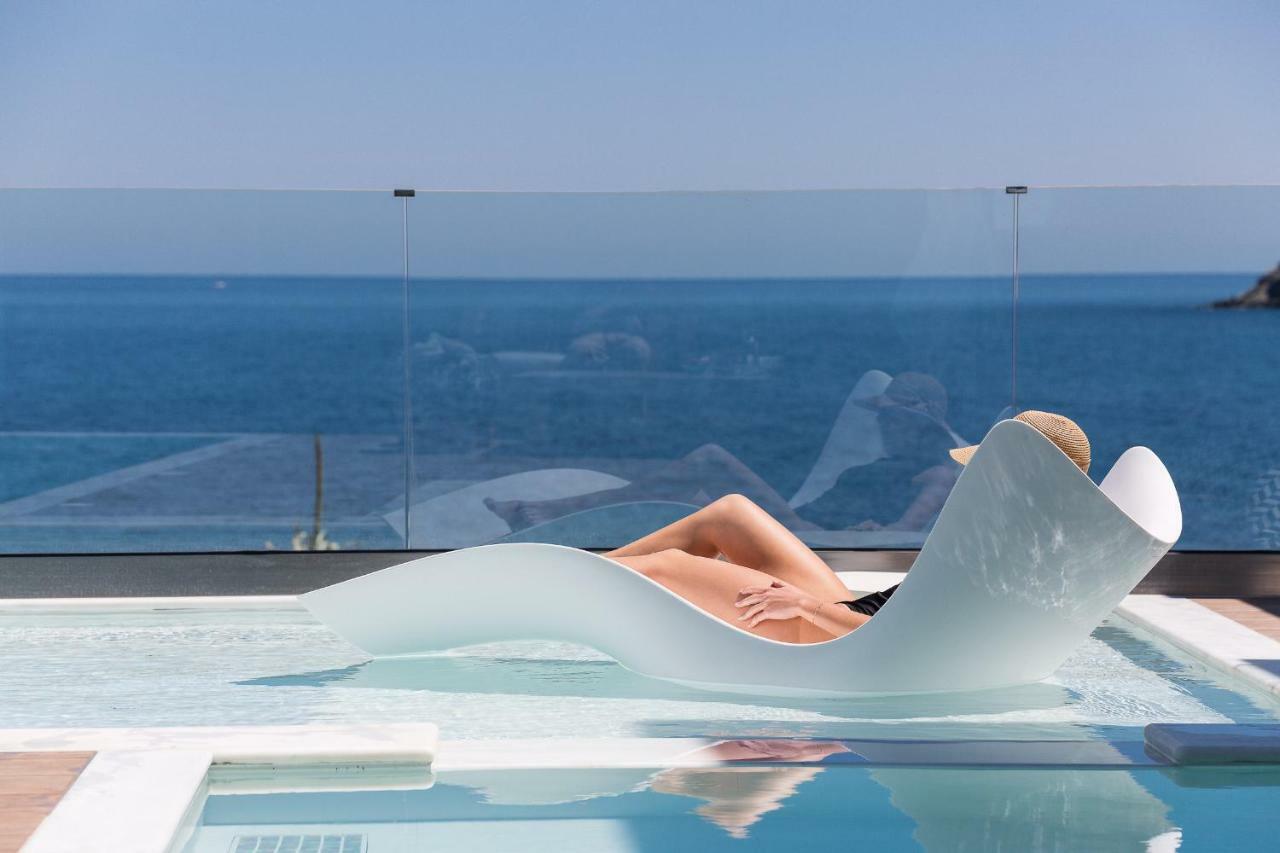Wave Villa, Beach Front Retreat, By Thinkvilla Pánormos 外观 照片