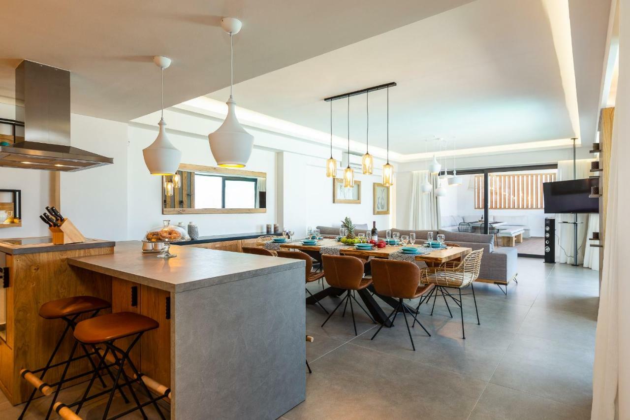 Wave Villa, Beach Front Retreat, By Thinkvilla Pánormos 外观 照片