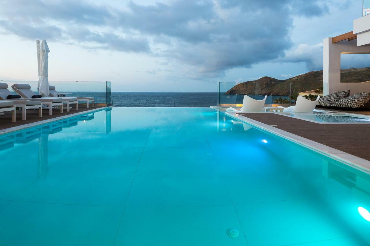 Wave Villa, Beach Front Retreat, By Thinkvilla Pánormos 外观 照片